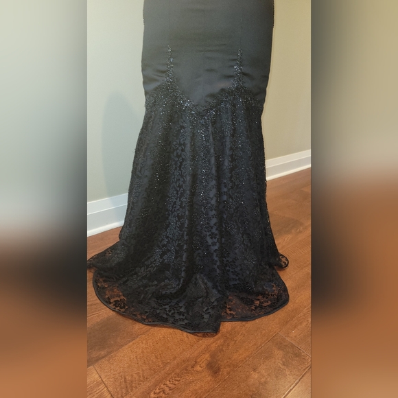 Black mermaid ball gown - Picture 3 of 12